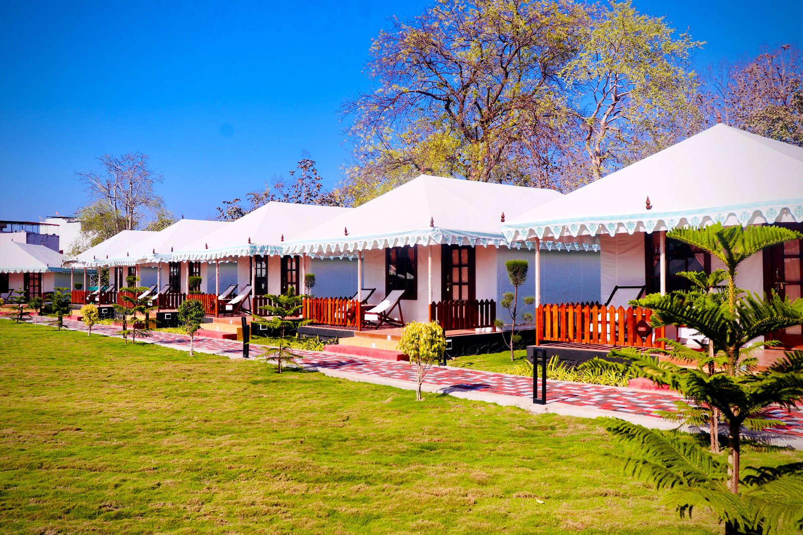Resort Grounds & Lawns